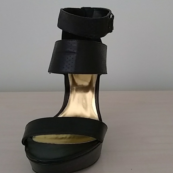 Shoes - Picture 2 of 6